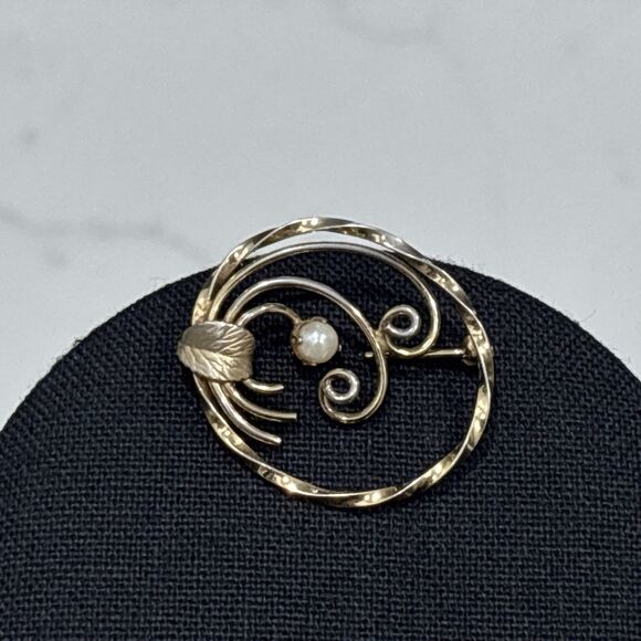 Vintage Gold Filled Brooch Pearl Leaf Swirl Signed - Picture 10 of 12